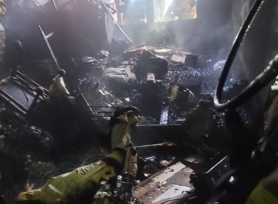 ▲ 남양주시 다산동의 한 공동주택에서 불이 나 24분 만에 껐다. 주민 47명이 긴급 대피했다./사진제공=북부소방재난본부