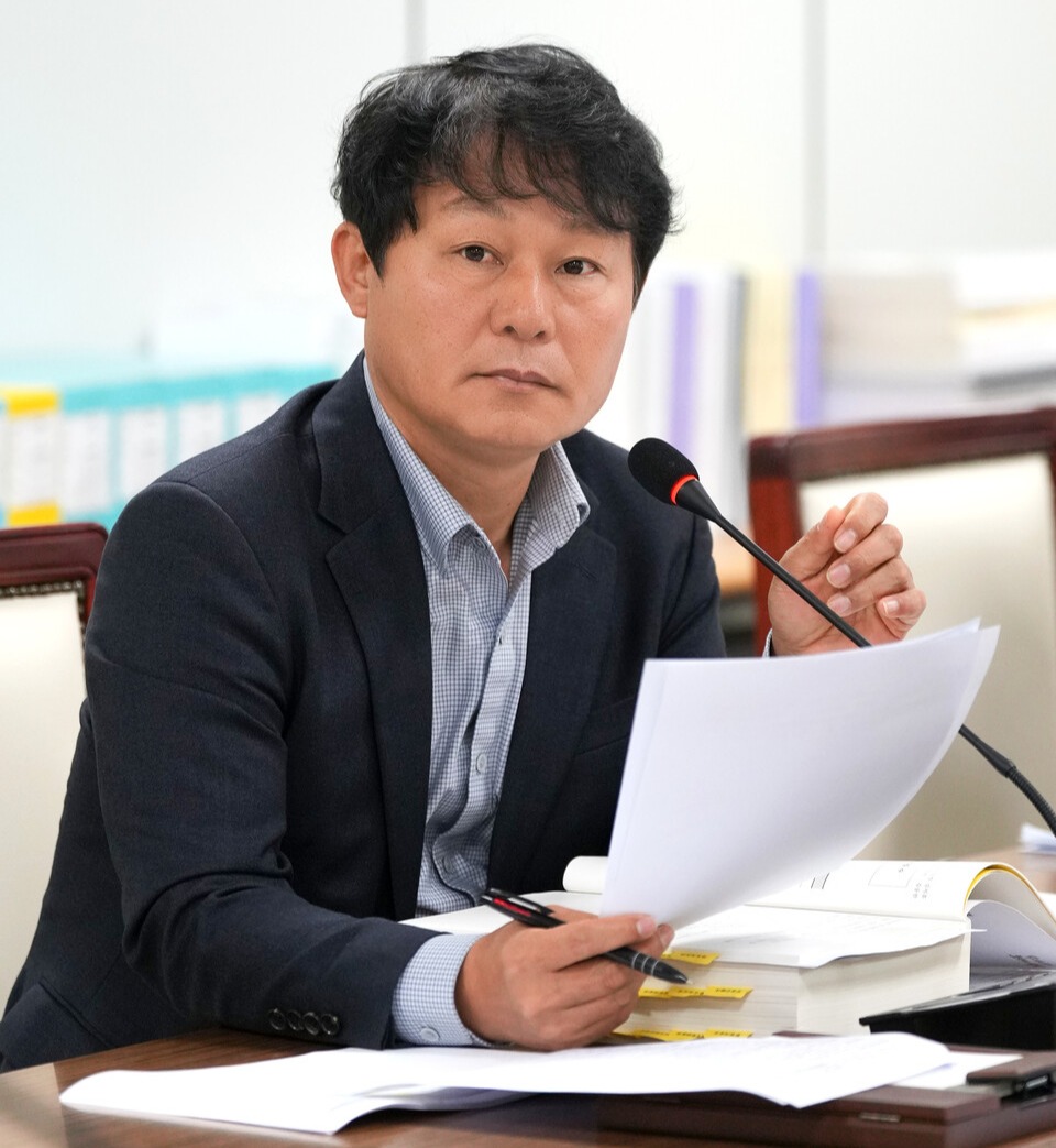 ▲ 정병용 하남시의회 부의장, 행정사무감사 질의 모습. /사진제공=하남시의회 