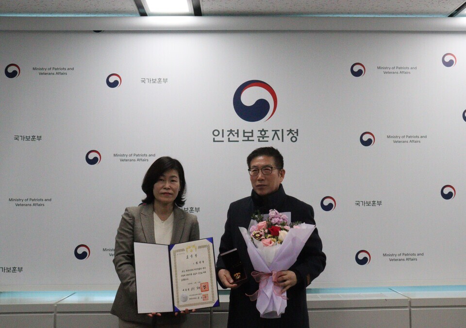 인천보훈지청, 독립유공자 2명 후손에 대통령표창 전수