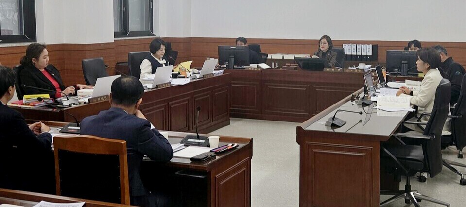 ▲ 25일 열린 남양주시의회 복지환경위원회 복지국 행정사무감사