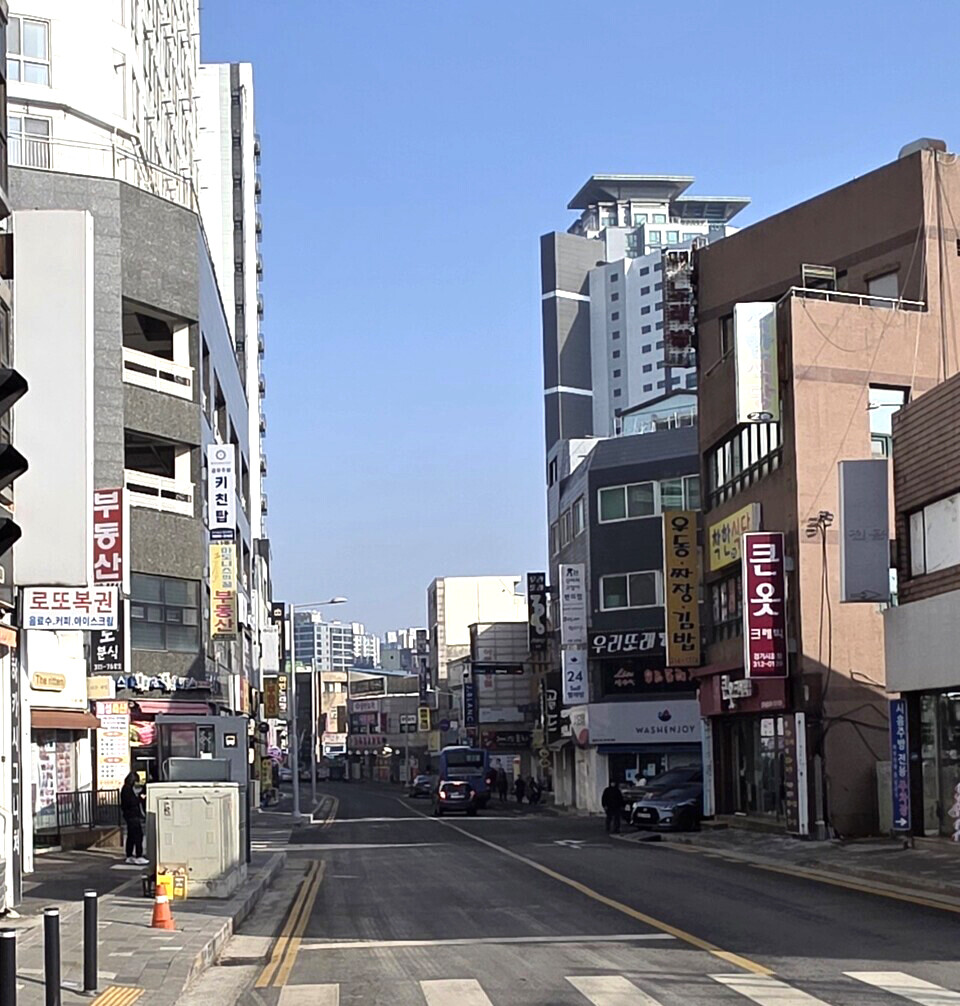 ▲ '도시재생 일환' 전선 지중화 사업으로 대야동 호현로가 깔끔하게 정비된 모습. /사진제공=시흥시