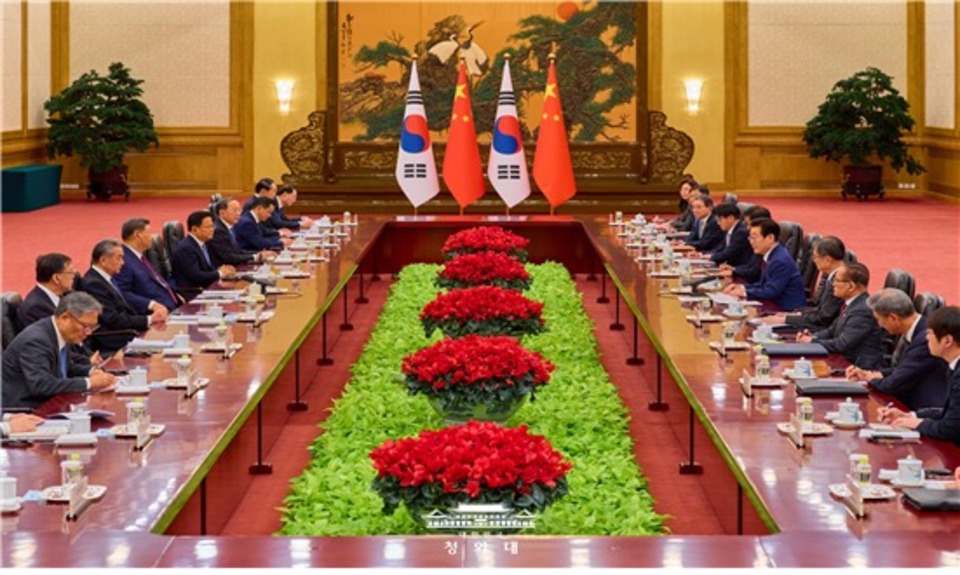 ▲ 지난 1월 17일 베이징에서 열린 한중 정상회담에서는 2026년을 한중관계 전면 복원의 원년으로 만들어가는데 합의하고, 양국은 민생과 평화를 두 축으로 전략적 협력동반자 관계 발전 방안을 논의했다. /사진제공=청와대 홈페이지