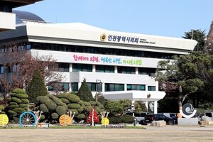 [속보] 경찰, <b>전자칠판 리베이트</b> 의혹 관련 인천시의회 <b>압수수색</b>