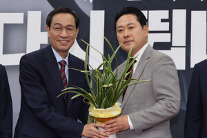 여야 지도부 <b>회담</b> 신경전