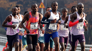 해외 엘리트 70명 질주…가을빛 도심 달군 '2025 인천마라톤'