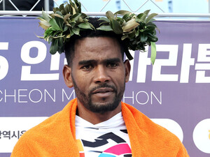 [2025 인천마라톤] 풀코스 엘리트 국제부문 우승자 남자부 게르바 베아타 디바바 2시간6분52초