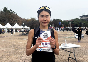 [2025 인천마라톤] 풀코스 마스터즈 부문 우승자 여자부 노유연 2시간41분49초