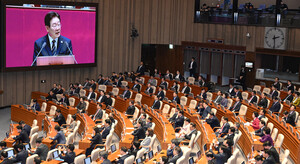 26조 추경을 둘러싼 여야 공방 관련 이미지