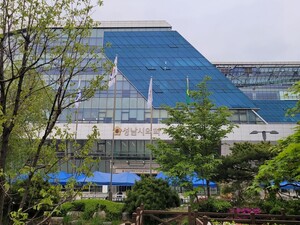 성남시의회 국외 출장 항공료 부풀리기 논란